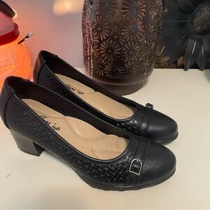 Chic Black Heels with Buckle Detail NWOT size 36